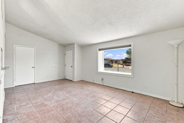 6673 Tiger Eye Drive, El Paso, TX 79924