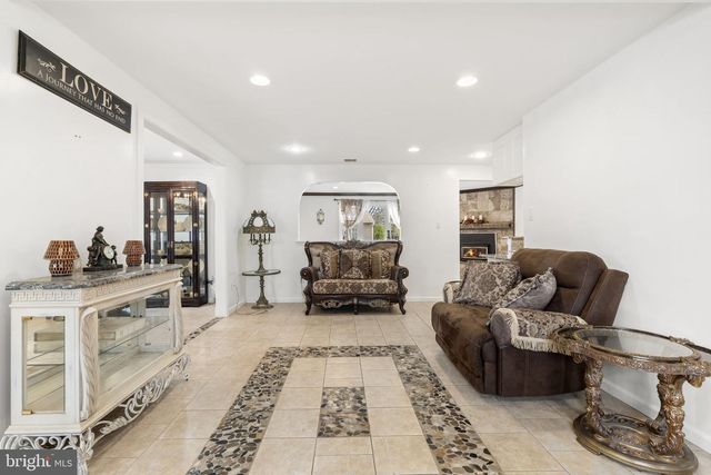 608 E PINE ST, Feasterville Trevose, PA 19053