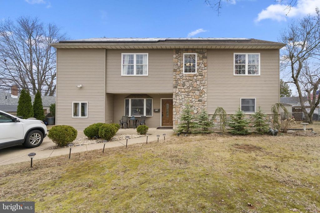 608 E PINE ST, Feasterville Trevose, PA 19053