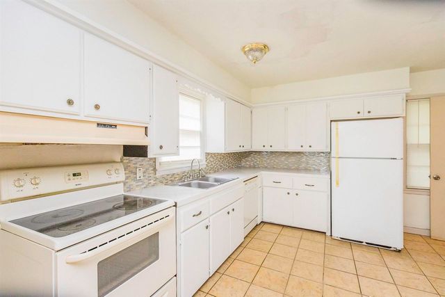 3908 NW Santa Fe Ave, Lawton, OK 73505