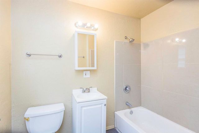 3908 NW Santa Fe Ave, Lawton, OK 73505