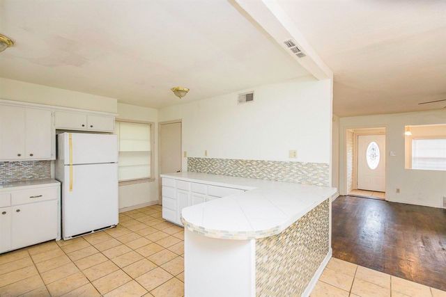 3908 NW Santa Fe Ave, Lawton, OK 73505