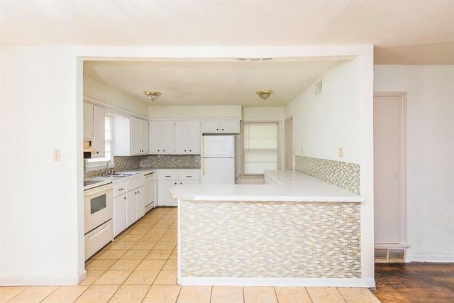 3908 NW Santa Fe Ave, Lawton, OK 73505