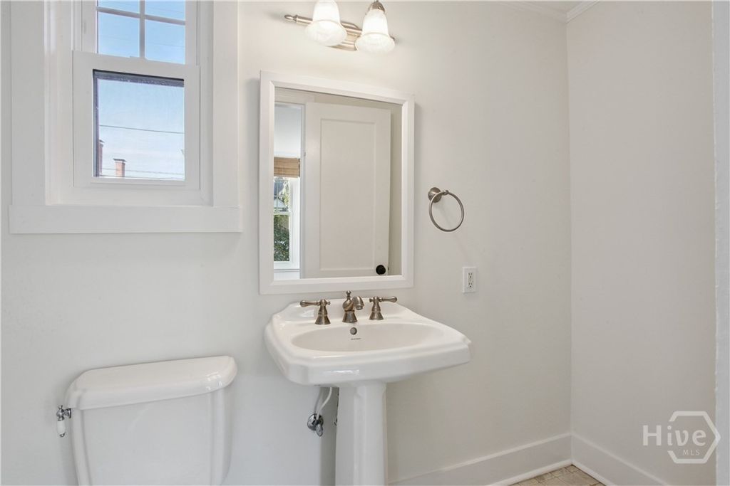 Image 15 of property listing at 806 Maupas Avenue, Savannah, GA 31401