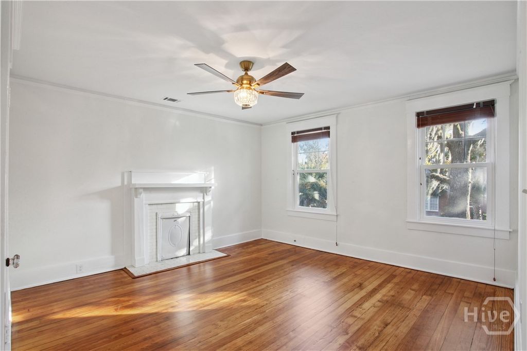 Image 16 of property listing at 806 Maupas Avenue, Savannah, GA 31401