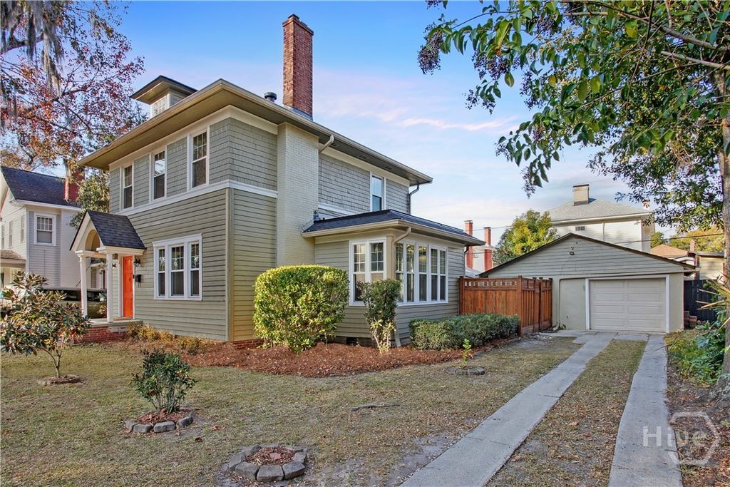 Image 2 of property listing at 806 Maupas Avenue, Savannah, GA 31401