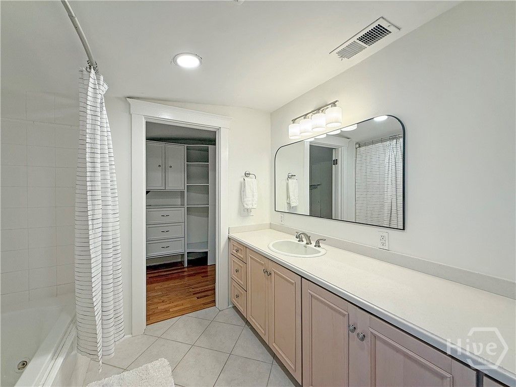 Image 24 of property listing at 806 Maupas Avenue, Savannah, GA 31401