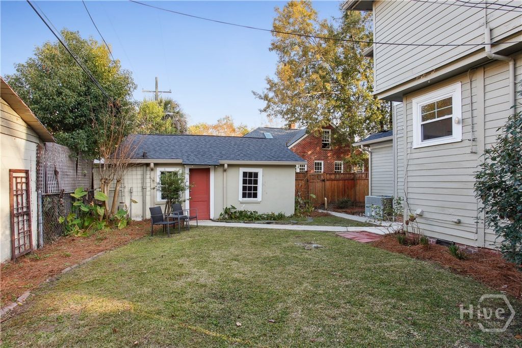 Image 28 of property listing at 806 Maupas Avenue, Savannah, GA 31401