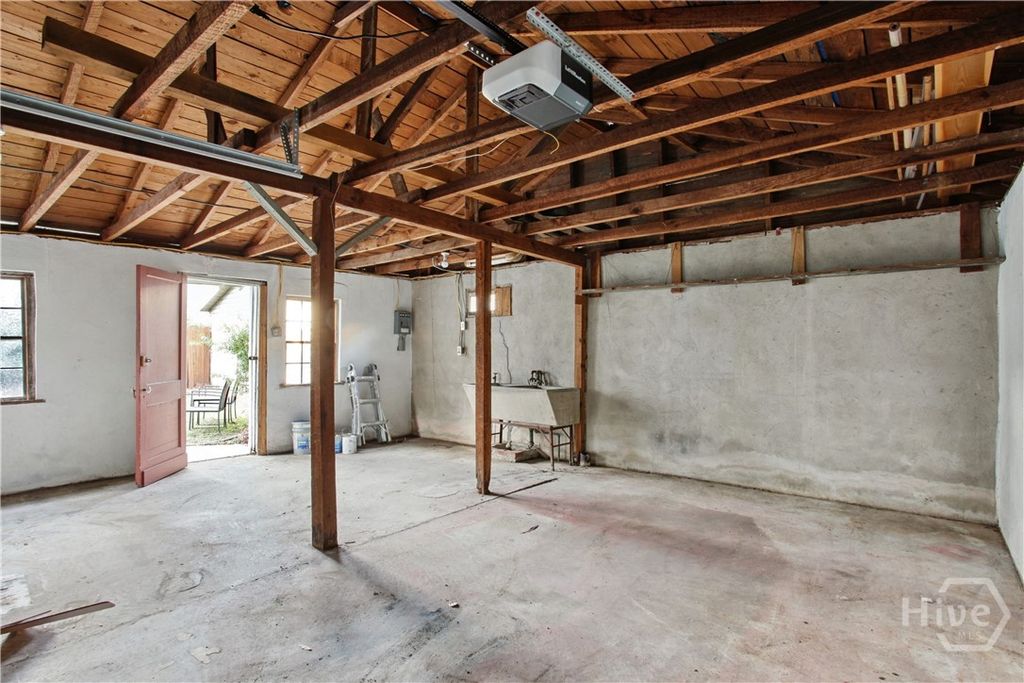 Image 29 of property listing at 806 Maupas Avenue, Savannah, GA 31401