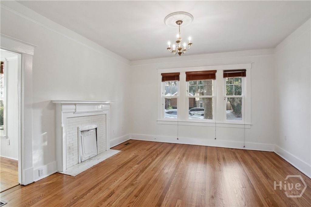 Image 5 of property listing at 806 Maupas Avenue, Savannah, GA 31401