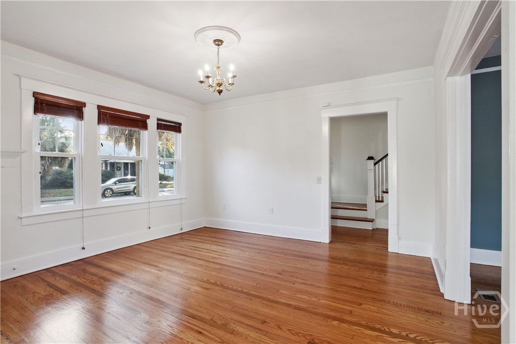 Image 6 of property listing at 806 Maupas Avenue, Savannah, GA 31401