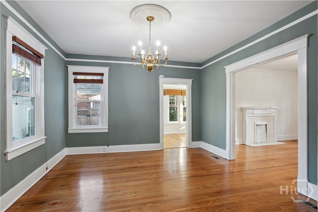 Image 9 of property listing at 806 Maupas Avenue, Savannah, GA 31401