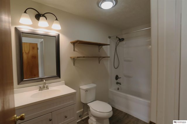 3902 Overlook Circle, Bellevue, NE 68147