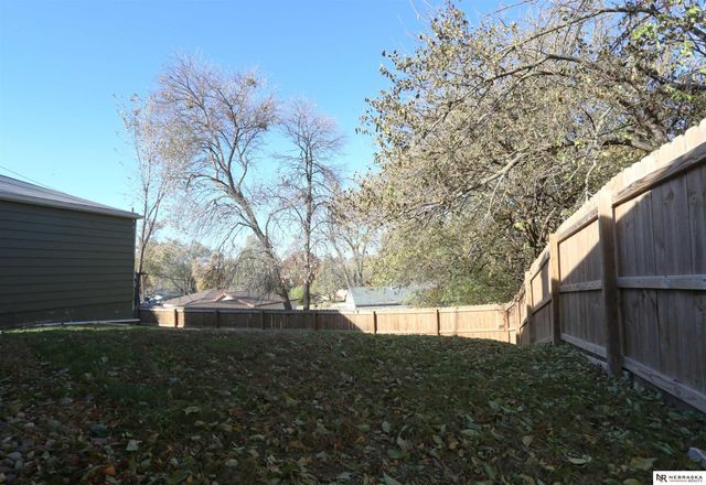 3902 Overlook Circle, Bellevue, NE 68147