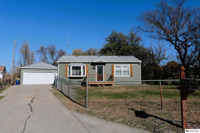 3902 Overlook Circle, Bellevue, NE 68147