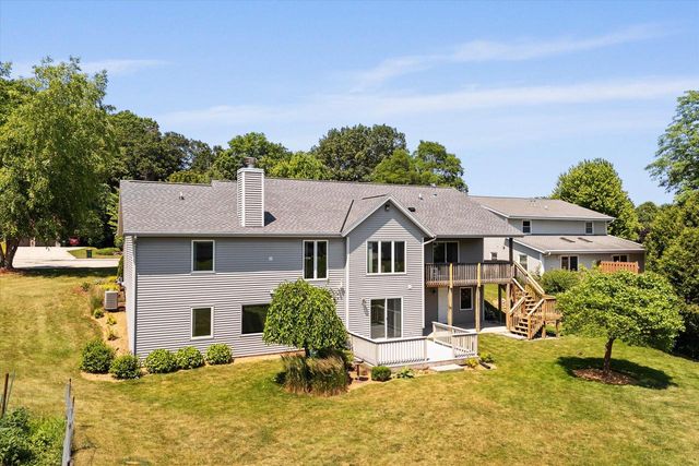 647 W Briarknoll COURT, Saukville, WI 53080