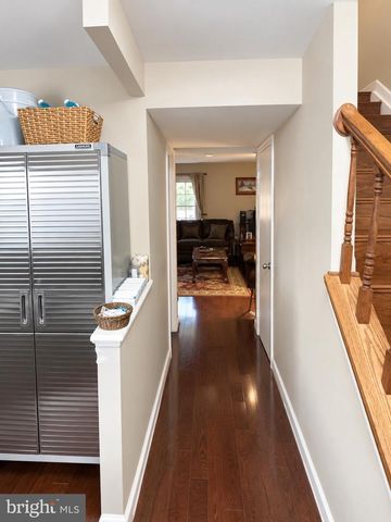 2190 MONAGHAN DR, Herndon, VA 20170