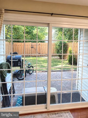 2190 MONAGHAN DR, Herndon, VA 20170