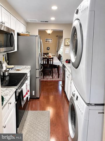 2190 MONAGHAN DR, Herndon, VA 20170