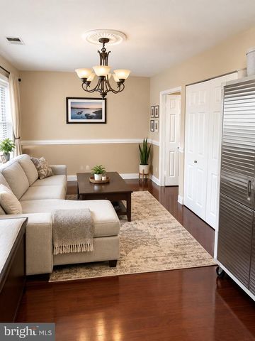 2190 MONAGHAN DR, Herndon, VA 20170