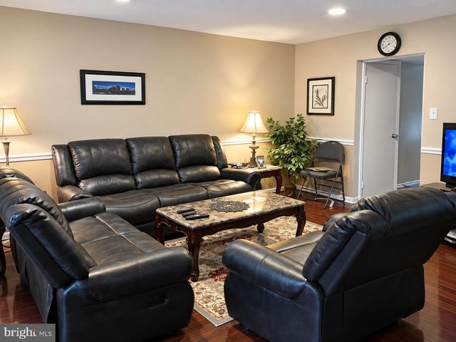 2190 MONAGHAN DR, Herndon, VA 20170