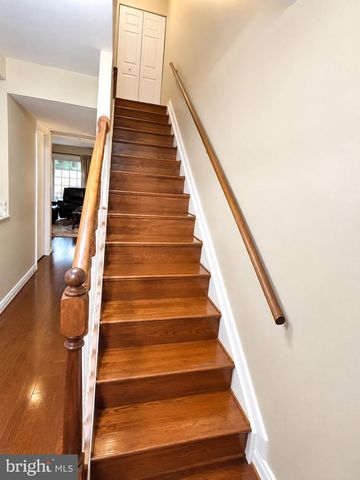 2190 MONAGHAN DR, Herndon, VA 20170