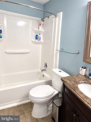 2190 MONAGHAN DR, Herndon, VA 20170