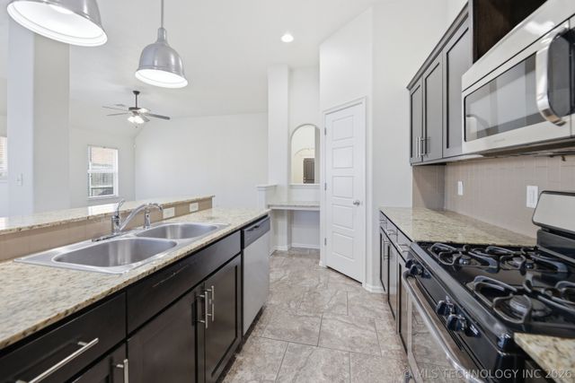 13320 S 21st Place, Bixby, OK 74008