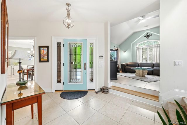 19 Judith Place, East Islip, NY 11730