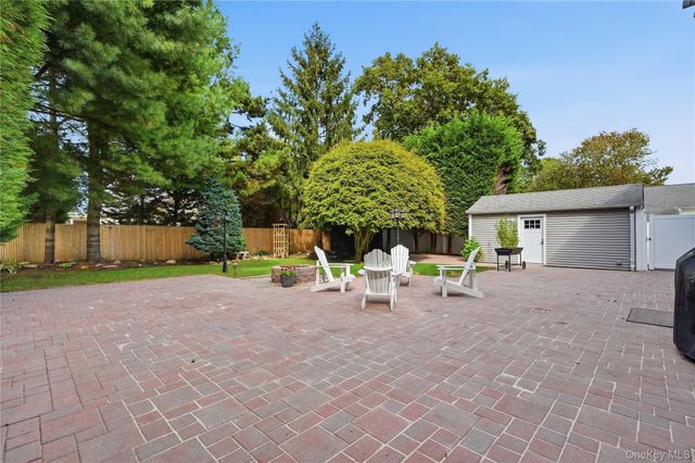 19 Judith Place, East Islip, NY 11730