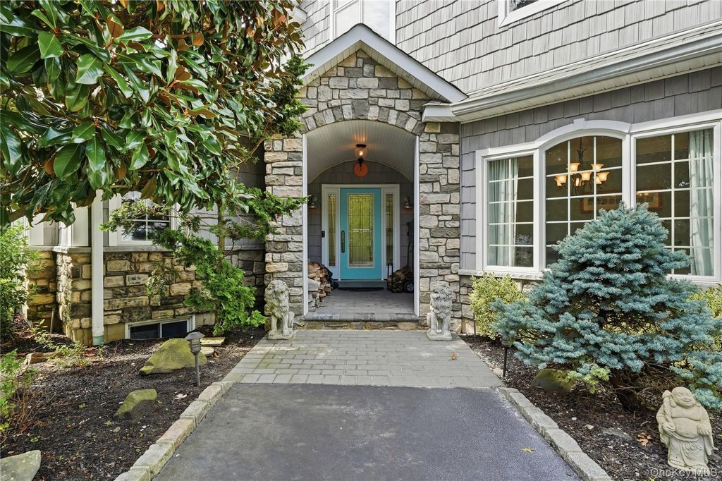 19 Judith Place, East Islip, NY 11730 — photo 3