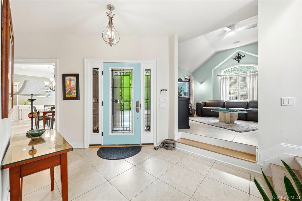 19 Judith Place, East Islip, NY 11730 — photo 5