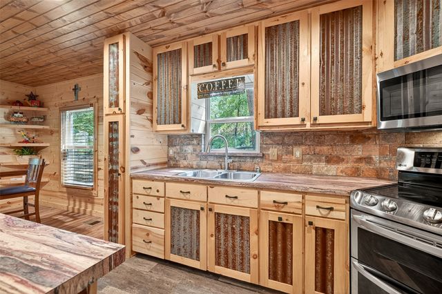 181 Stone Circle Drive, Gordonville, TX 76245