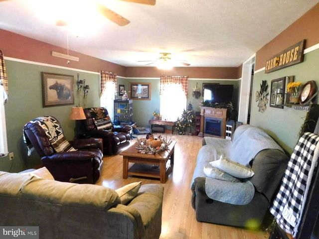 3415 N MOUNTAIN RD, Wardensville, WV 26851