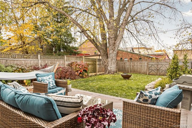 19 8th Street, Hudson, NY 12534