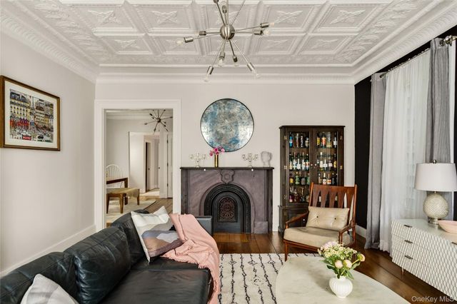 19 8th Street, Hudson, NY 12534