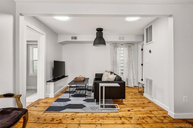 19 8th Street, Hudson, NY 12534