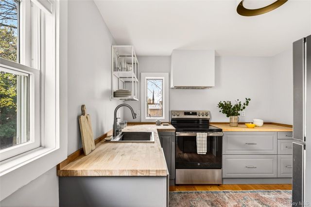 19 8th Street, Hudson, NY 12534