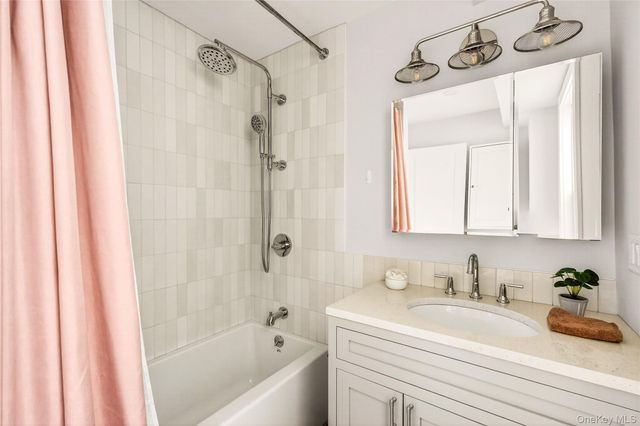 19 8th Street, Hudson, NY 12534