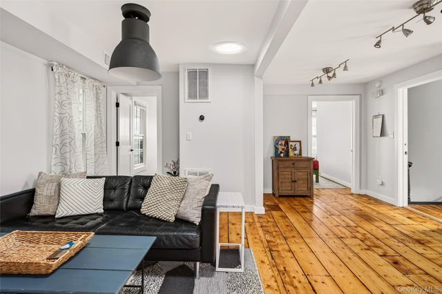 19 8th Street, Hudson, NY 12534