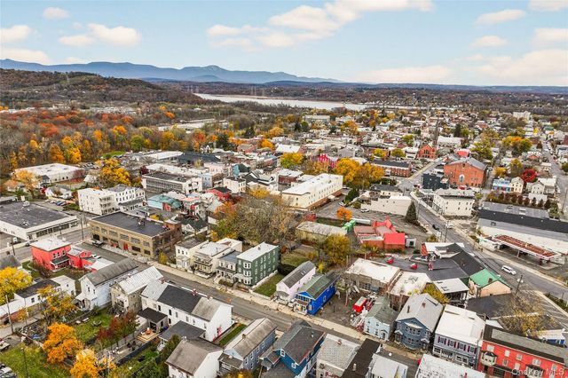 19 8th Street, Hudson, NY 12534