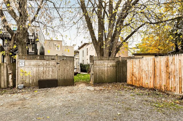 19 8th Street, Hudson, NY 12534