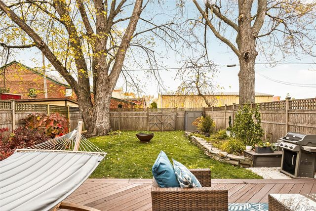 19 8th Street, Hudson, NY 12534