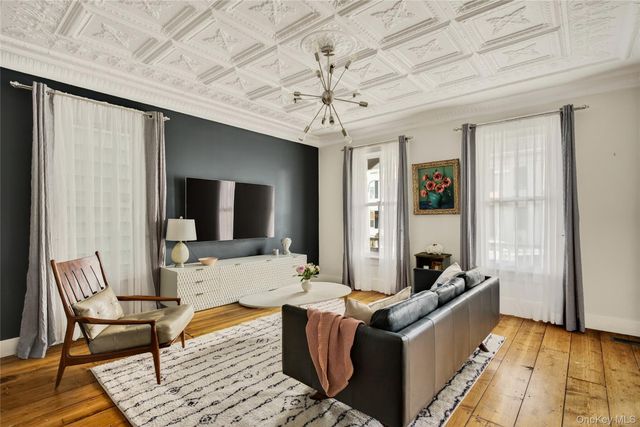 19 8th Street, Hudson, NY 12534