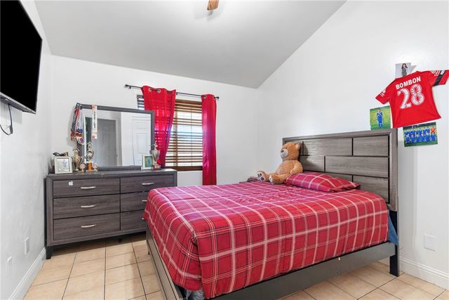 623 Broken Arrow, Bakersfield, CA 93307