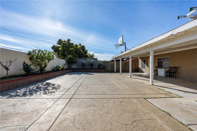 623 Broken Arrow, Bakersfield, CA 93307