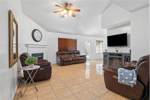 623 Broken Arrow, Bakersfield, CA 93307