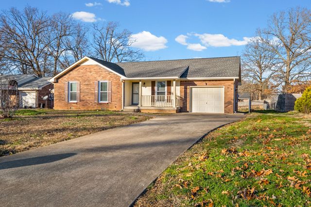 211 Millstone Cir, Clarksville, TN 37042