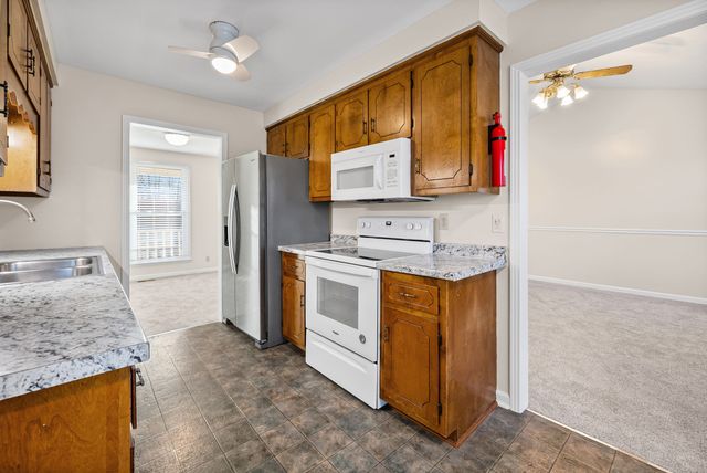 211 Millstone Cir, Clarksville, TN 37042