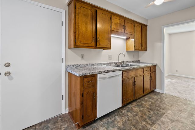 211 Millstone Cir, Clarksville, TN 37042